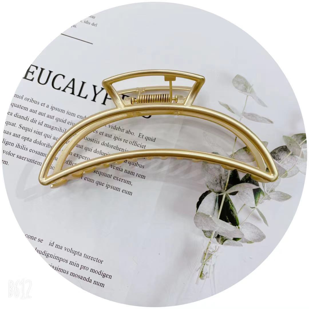 天意饰品 网红爆款 女士时尚高端   合金11公分亚金爪子      月亮