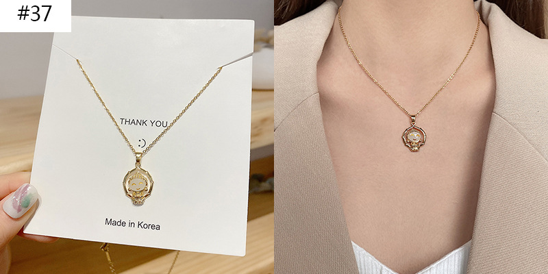 Korean bestseller pearl copper necklace, female Internet celebrity retro zircon choker sweater chain, design sense pendant wholesale 9760 Application Scenario