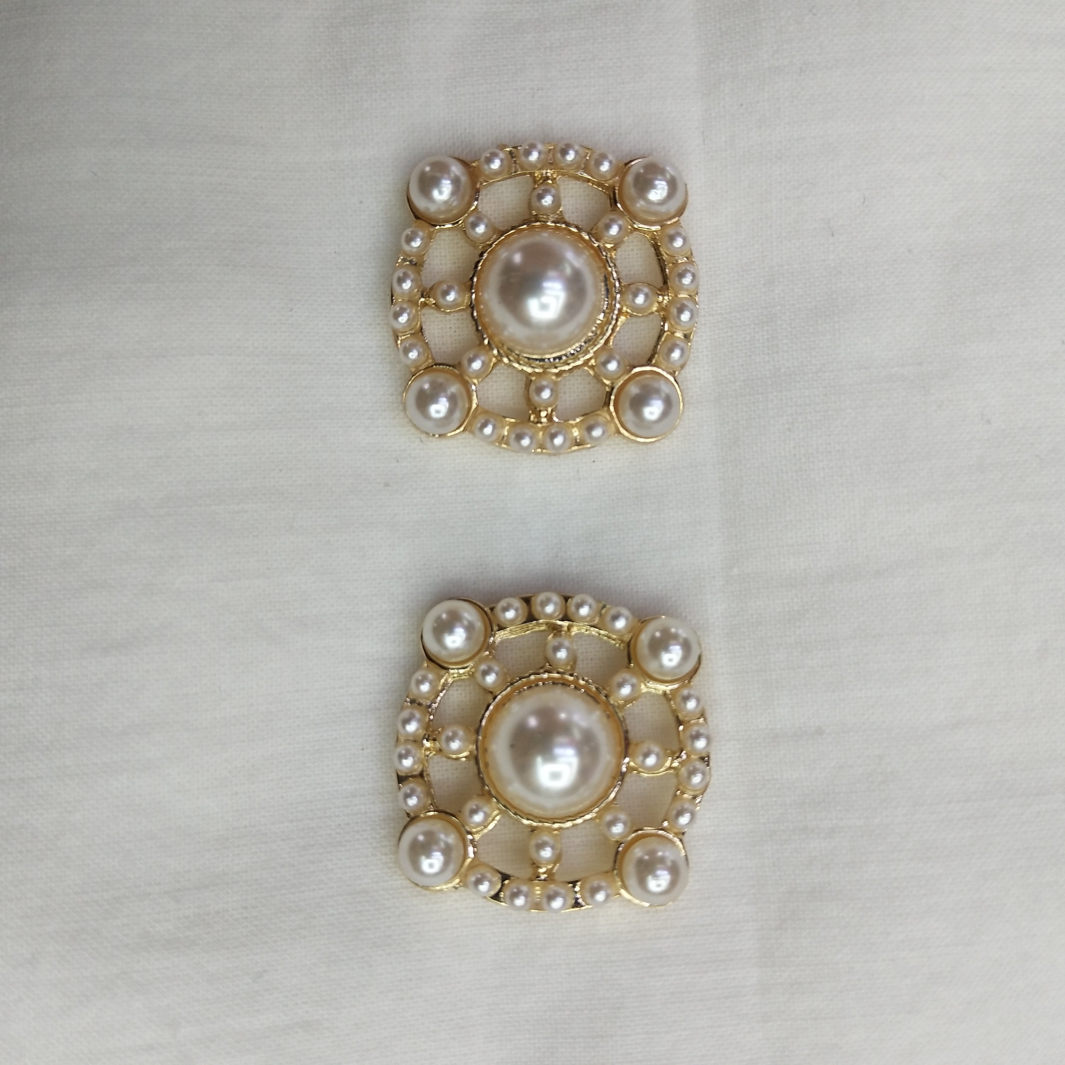 DIY handcrafted jewelry accessories, alloy simple single pieces, flower center pearl pendants, decorative earrings (100ps/ pack) detail image 3