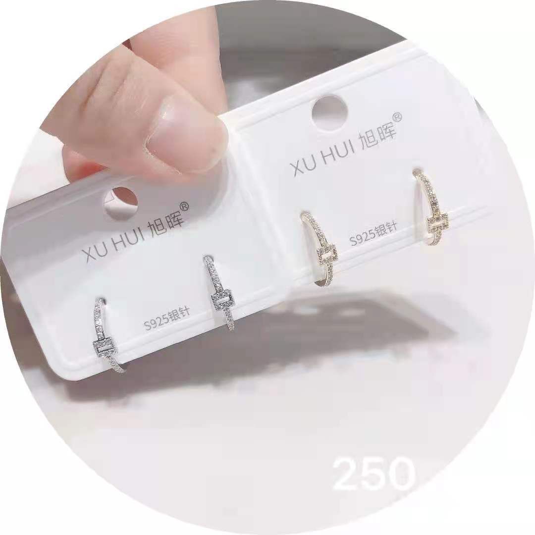 Classic stylish atmospheric earrings A59