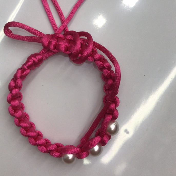 Hand woven monochrome bracelet Polyester thread flat knot braid hand decorated with beads Cute shape bead bracelet ZZ-010