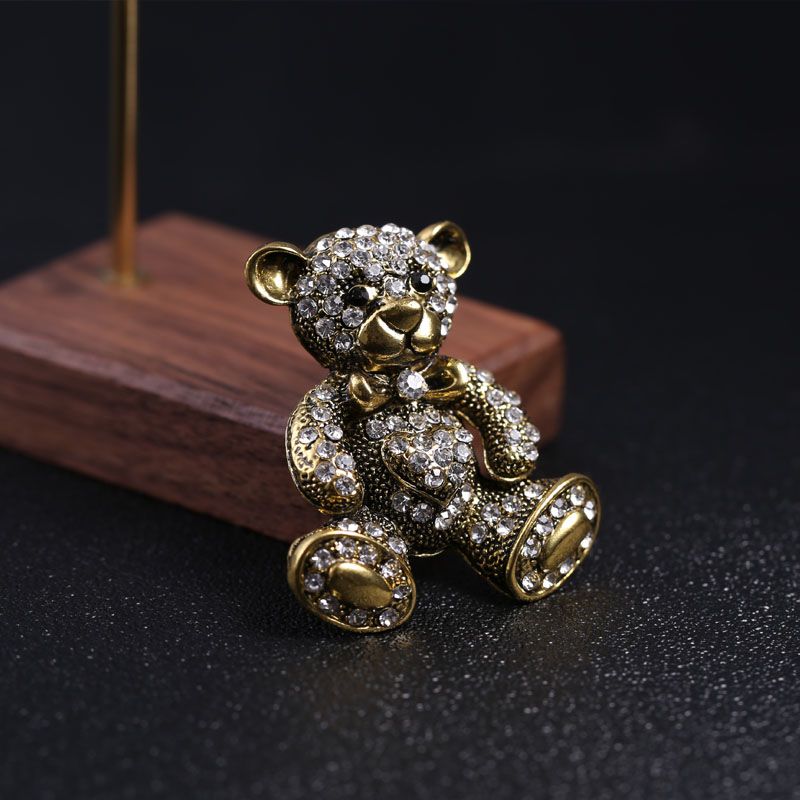 Manufacturers direct sales of foreign trade hot diamond panda brooch sweater suit accessories