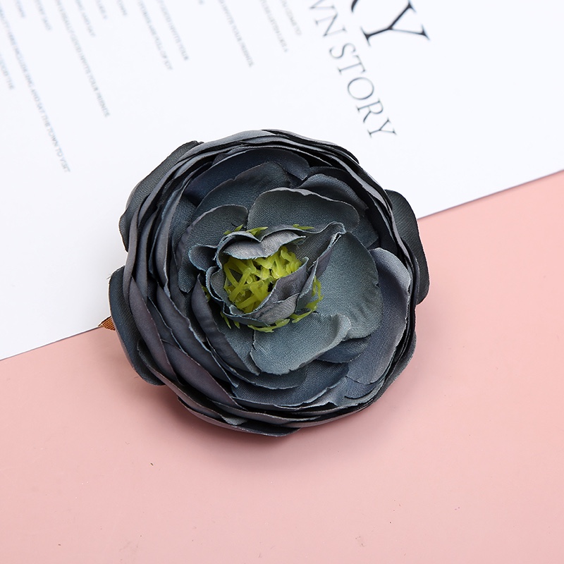 Large camellia detail image 3