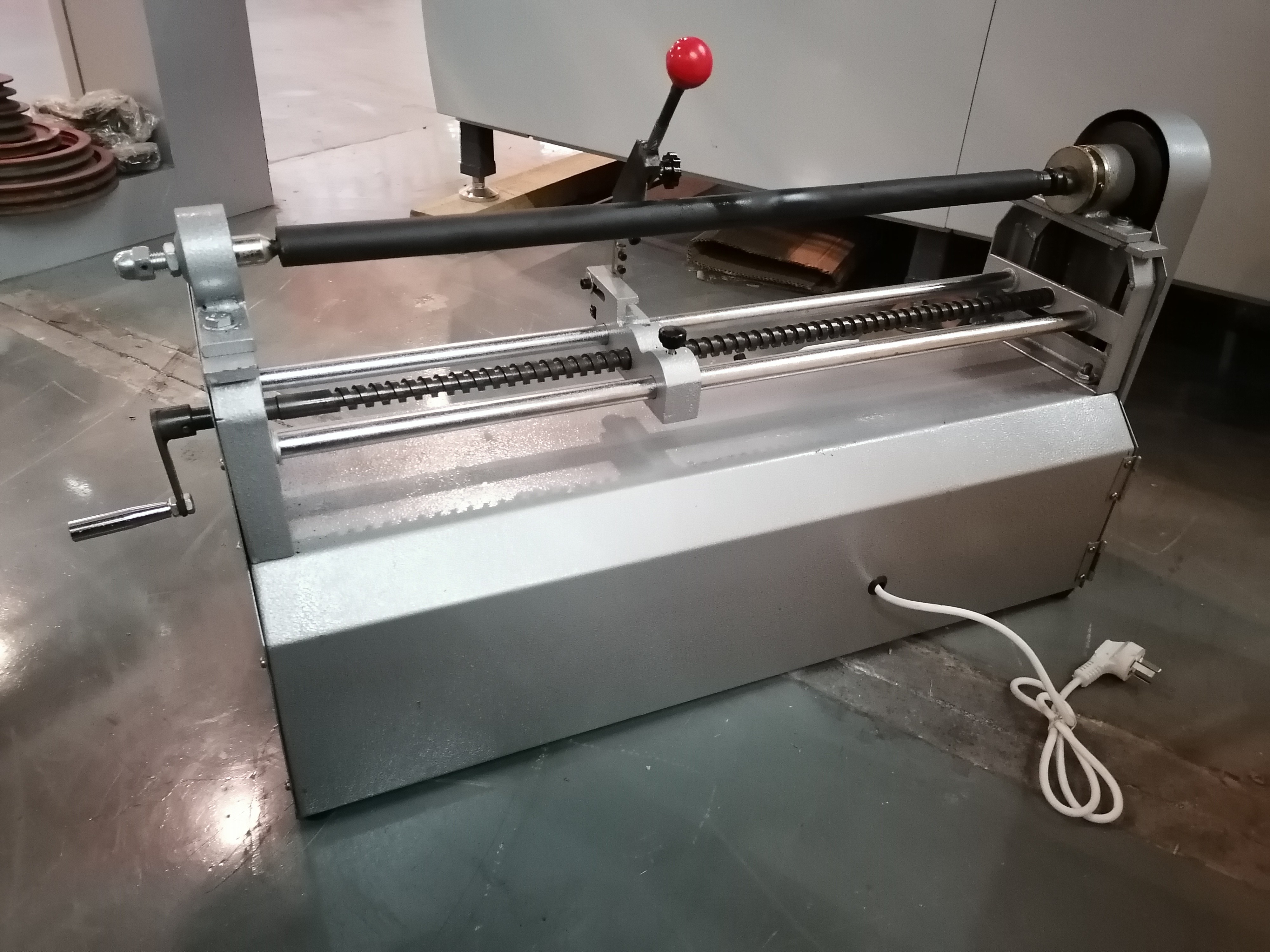 700-type electric aluminum foil slitting machine, gold foil paper cutting machine, automatic gold foil paper slitting machine, slitting machine, smooth pic 6