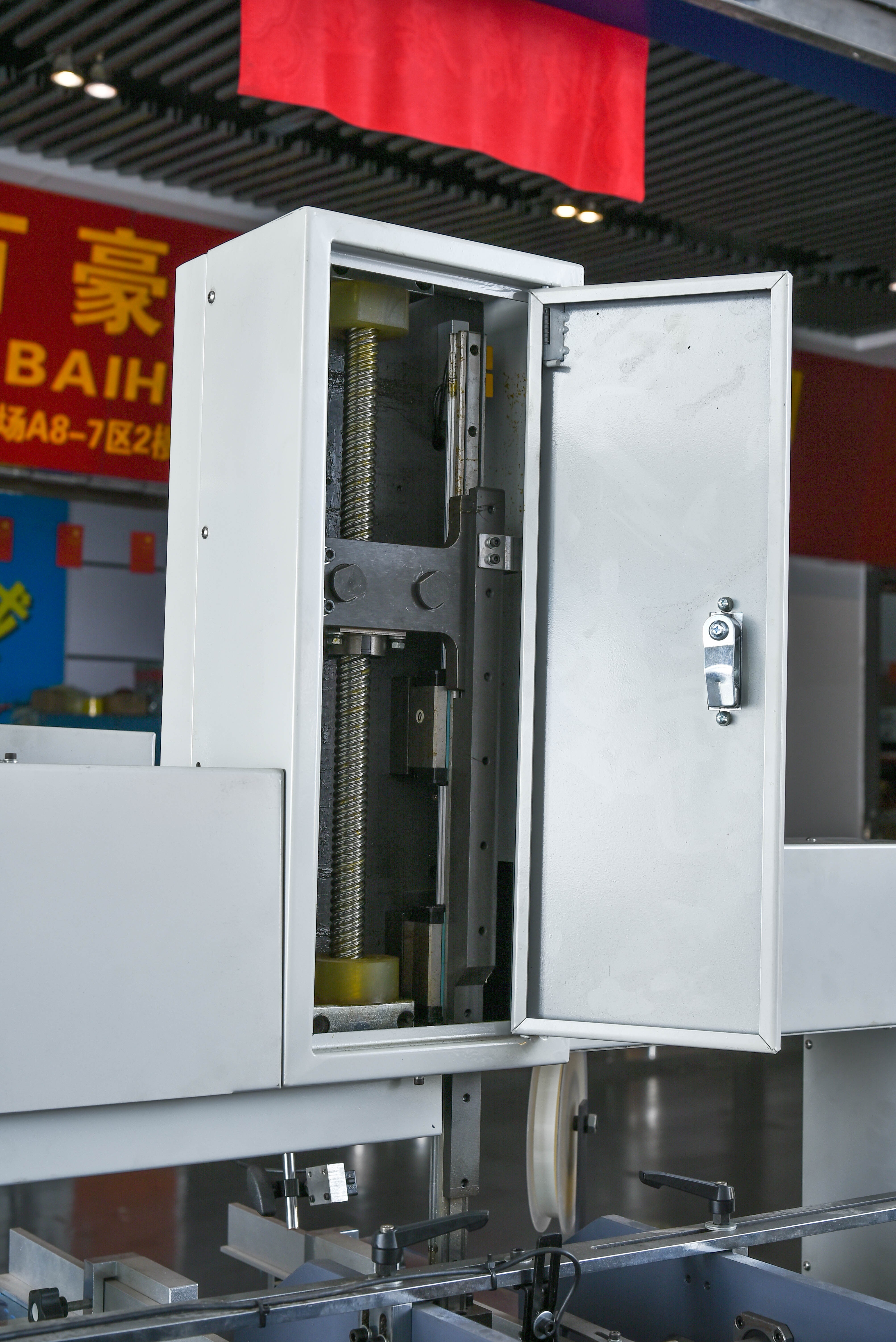 Gift box automatic four-sided corner pasting machine, corner cutting machine, deposit. Establish a physical store of printing machinery with good quality and favorable prices detail image 3
