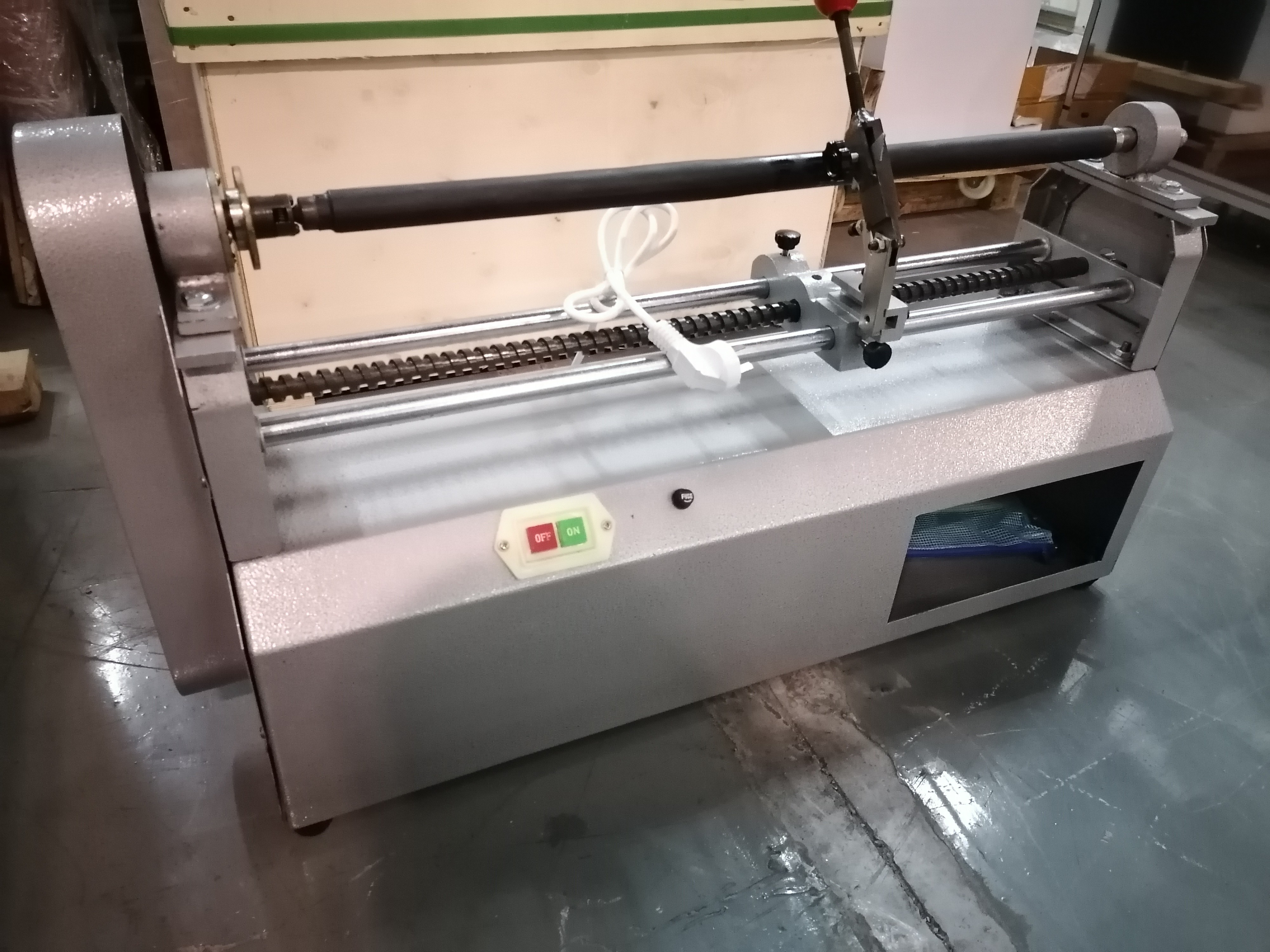 700-type electric aluminum foil slitting machine, gold foil paper cutting machine, automatic gold foil paper slitting machine, slitting machine, smooth pic 2