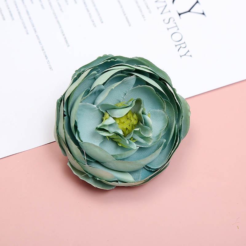 Large camellia detail image 5