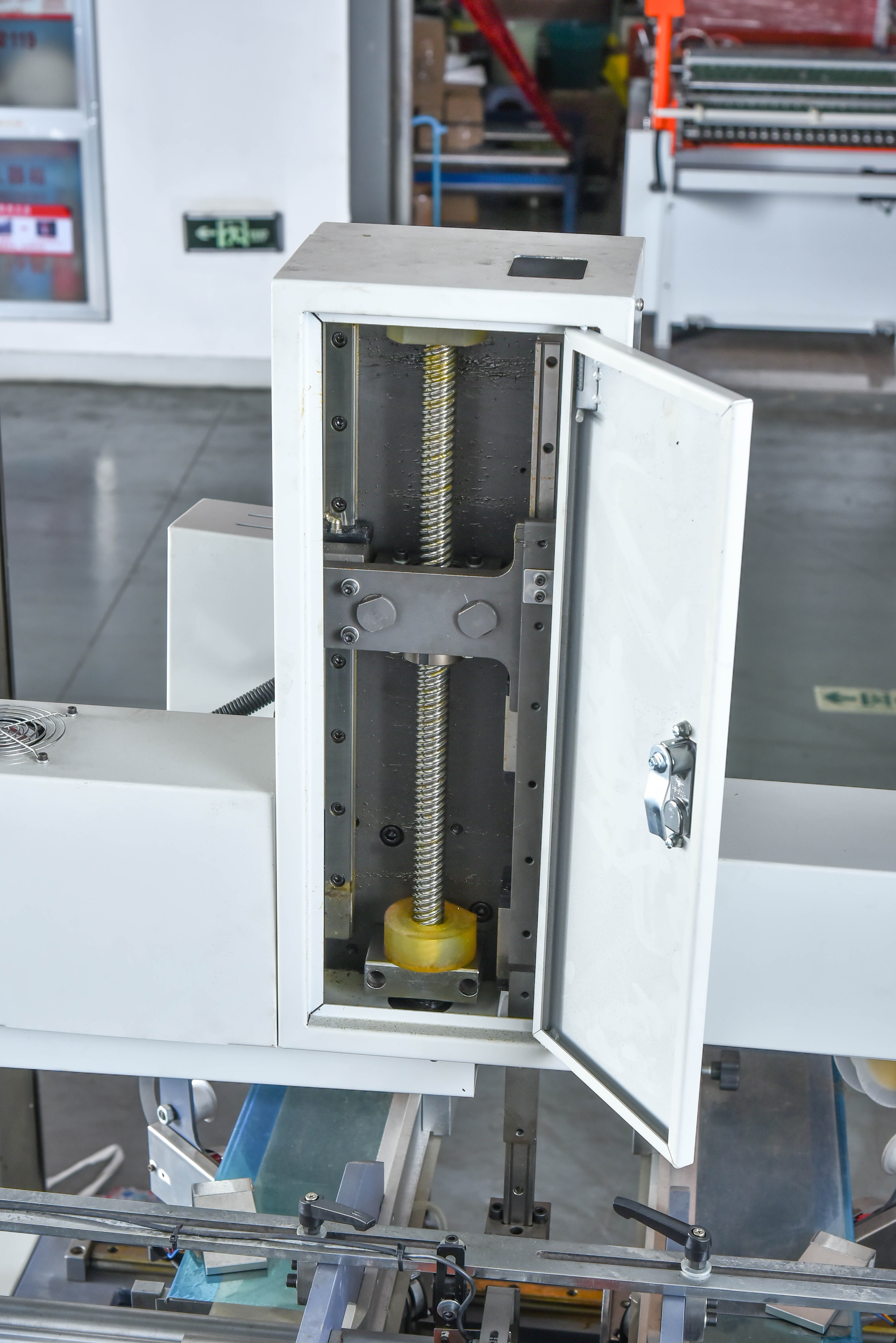 Gift box automatic four-sided corner pasting machine, corner cutting machine, deposit. Establish a physical store of printing machinery with good quality and favorable prices detail image 4