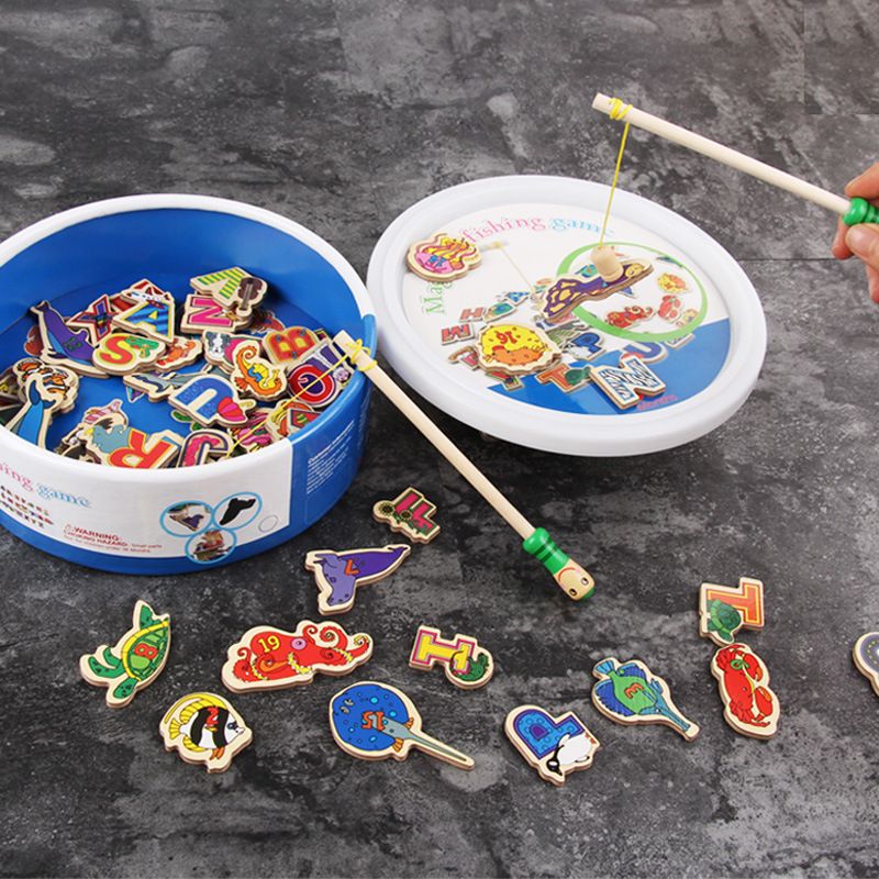 A set of children's magnetic fishing toys in buckets is selling well at wooden street stalls. It's a cross-border educational water play toy for girls and babies details Picture