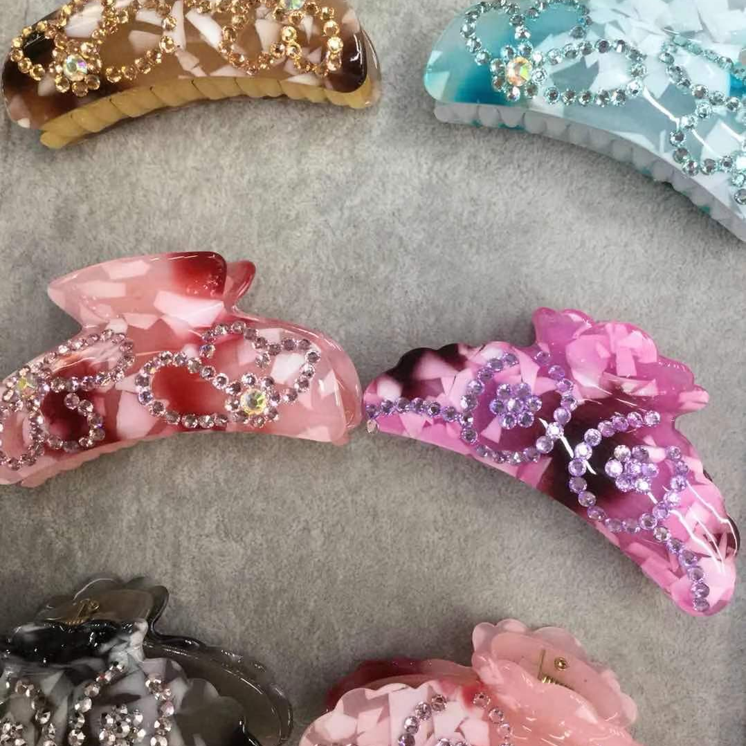 Large marble tiara grappling clip