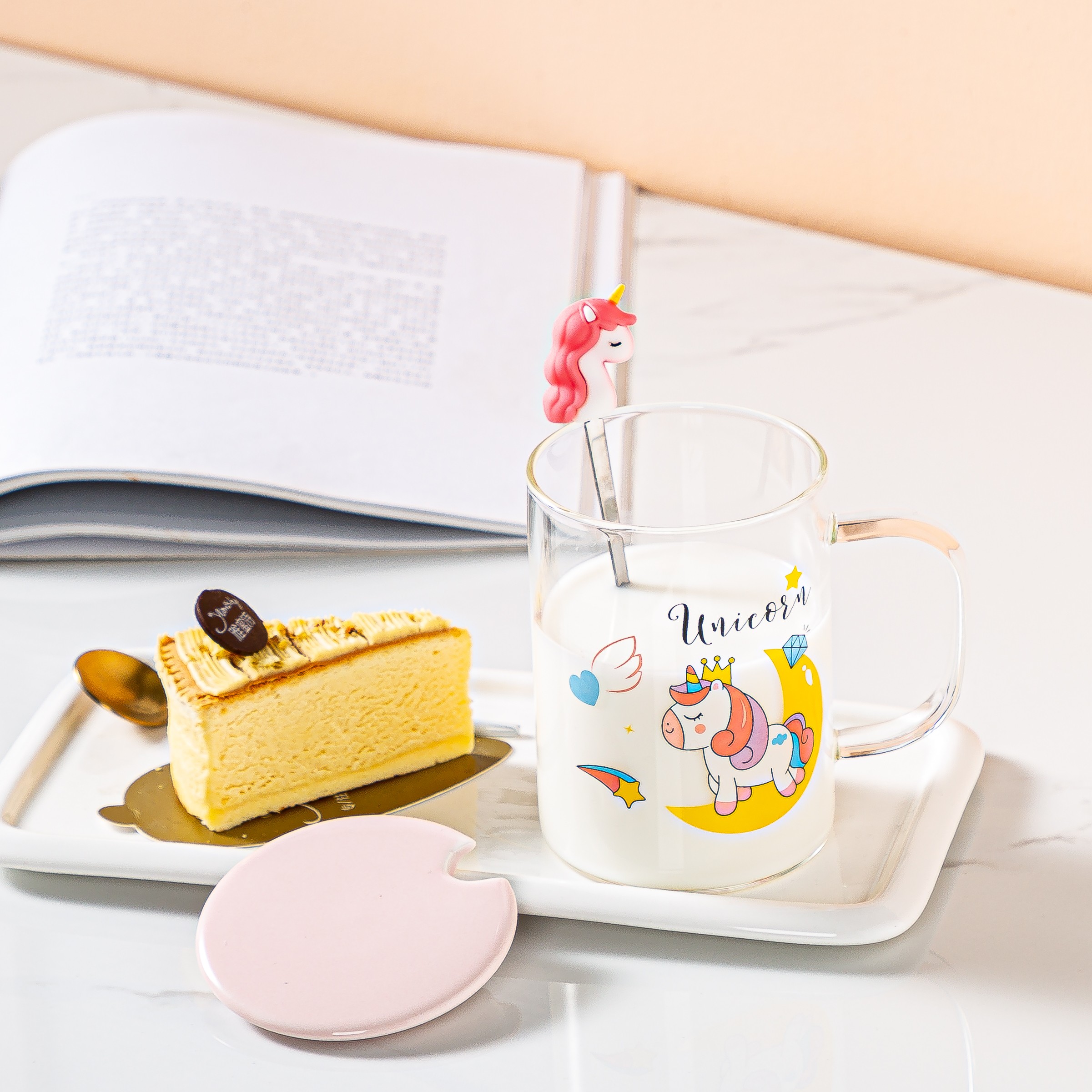 Ins-style unicorn cartoon glass cup, breakfast milk cup with lid, spoon glass cup, juice drink cup, Zhuoqia 069 detail image 3