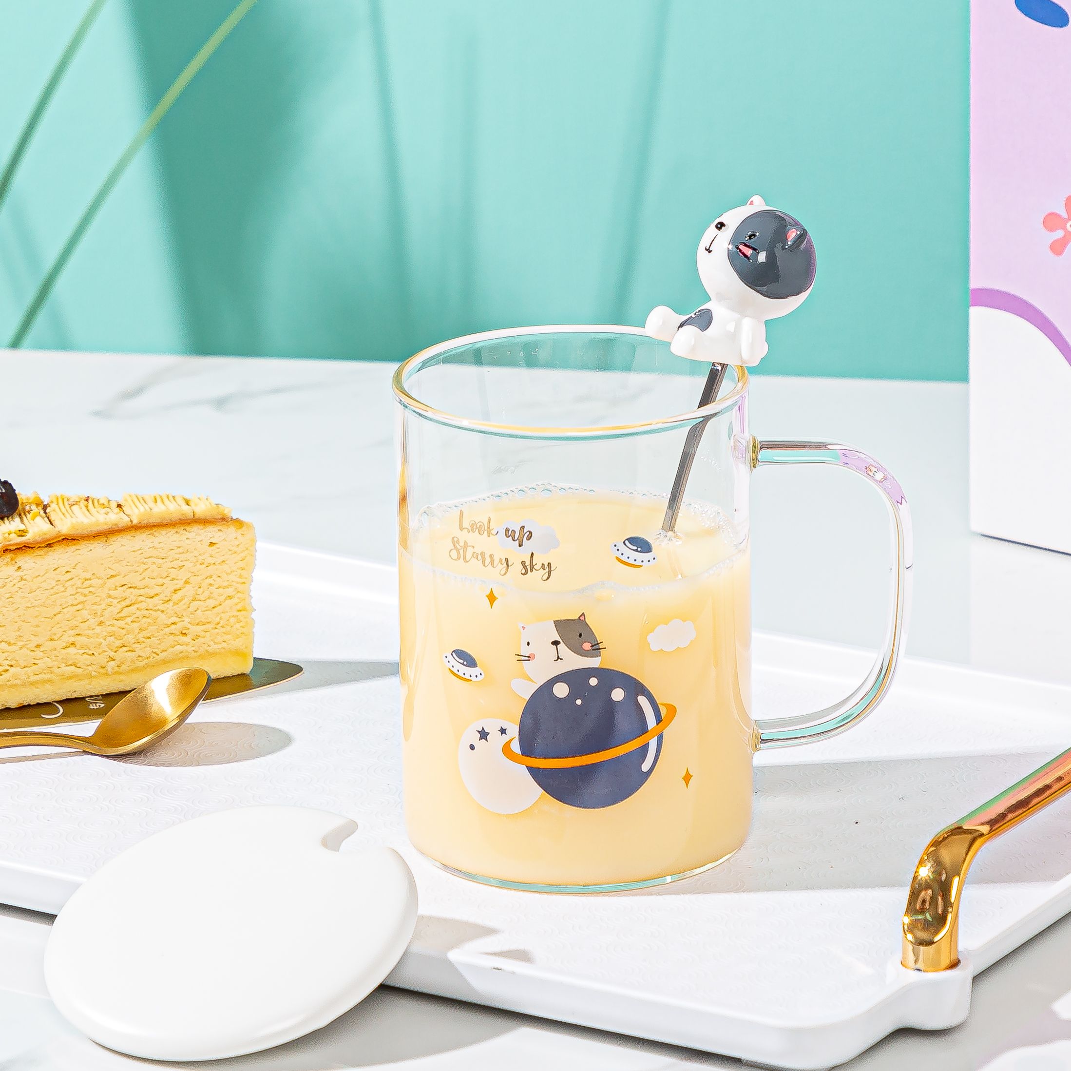 Creative cartoon glass cups with covered spoons, planet cups, cute boy and girl student coffee cups, household breakfast transparent cups, Zhuoqia 074 details Picture