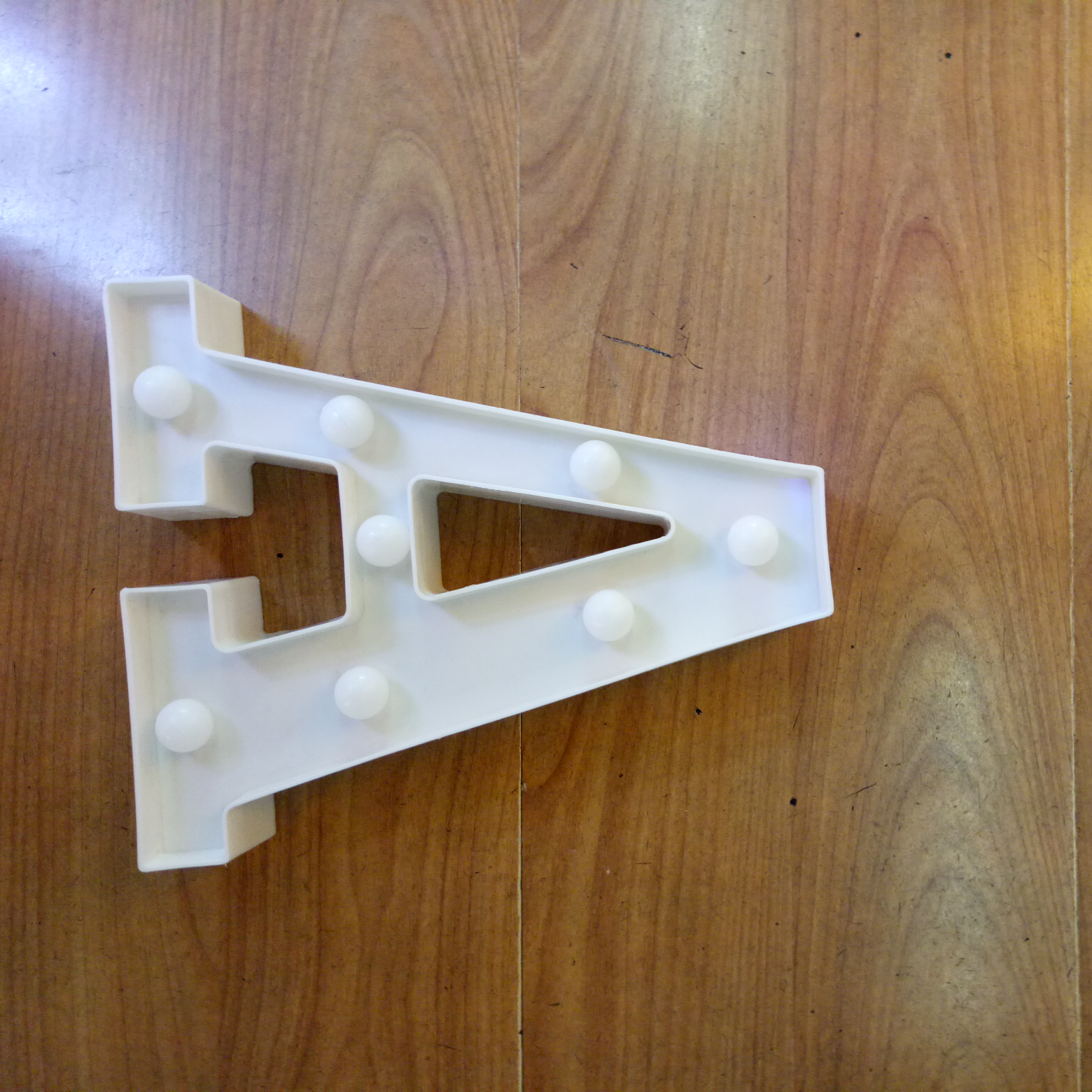 21.8 cm white A-letter lamp