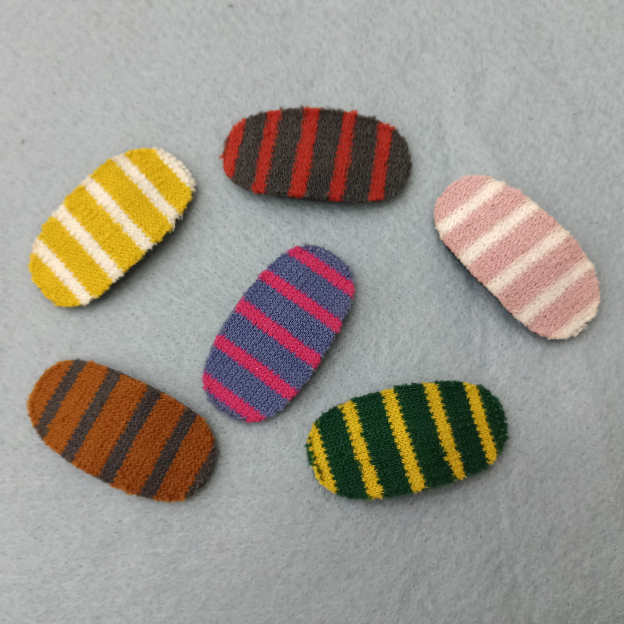 针织彩条小椭圆夹