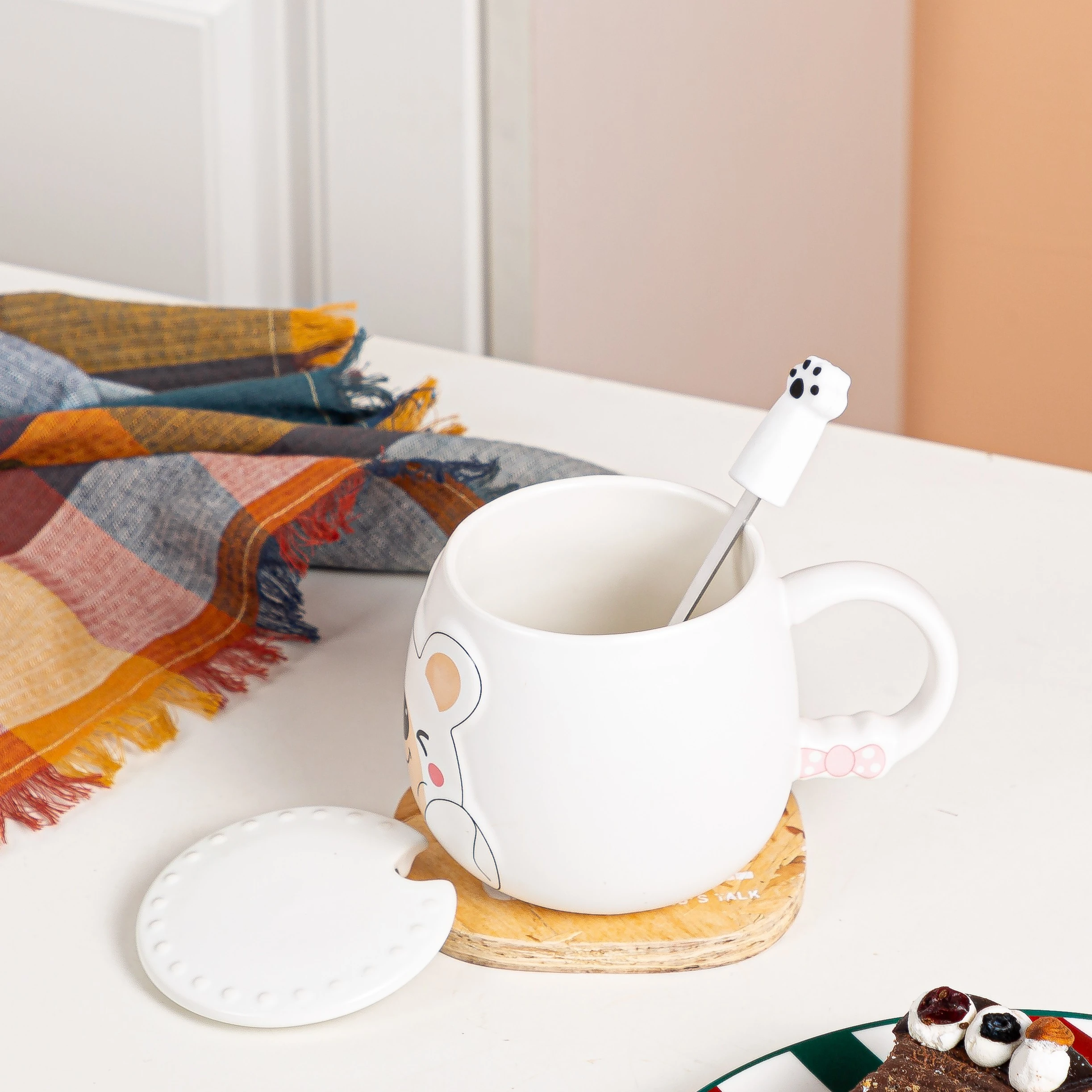 Embossed Korean cartoon creative mugs, cereal breakfast ceramic cups, covered spoon water cups, custom gift cups, cartoon mugs, Zhuoqia 037 detail image 8