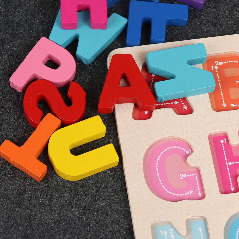 Wooden children's number and letter matching board, baby color and shape recognition puzzle board, early education and intelligence toy Application Scenario