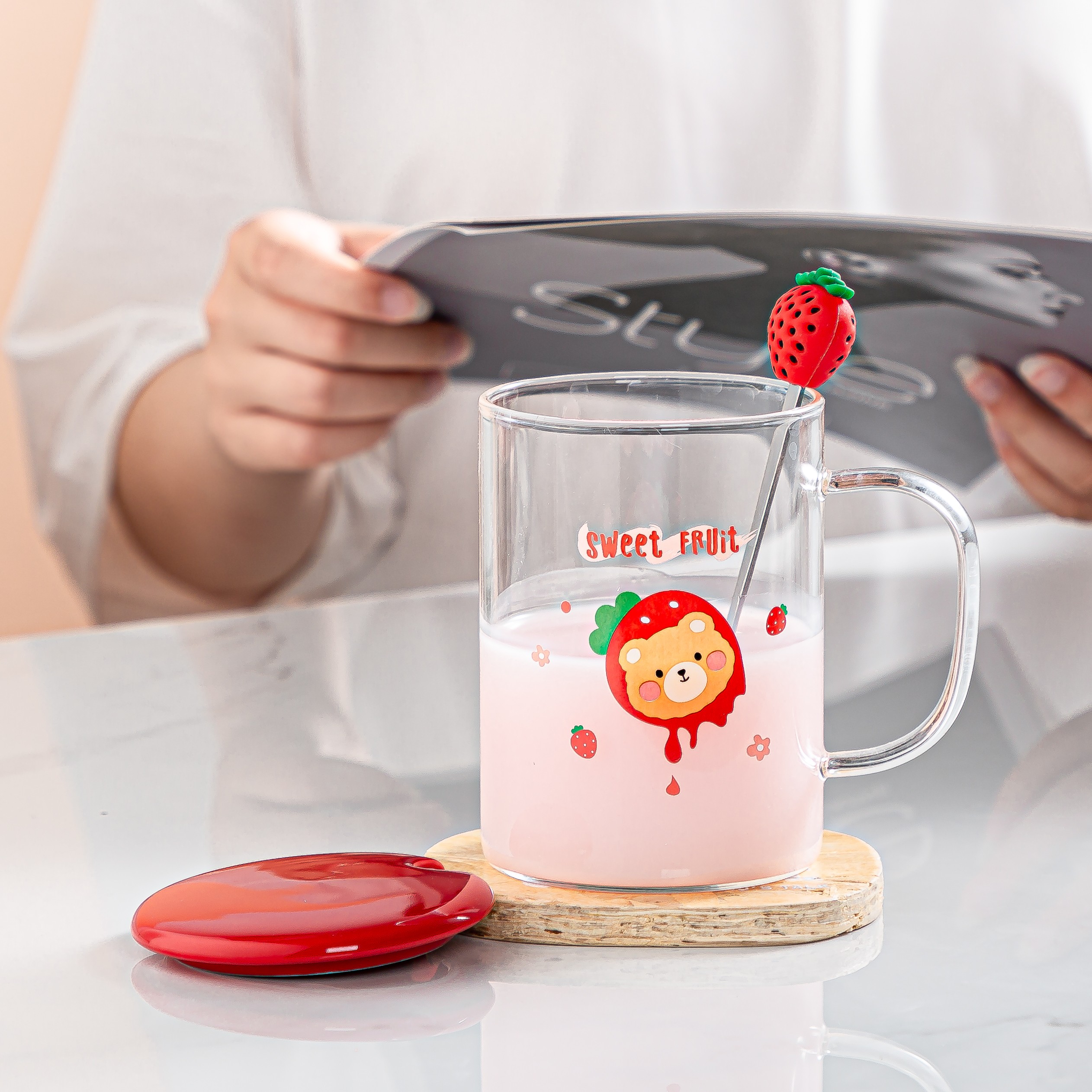 New InS-style cute glass cup, cartoon strawberry transparent water cup, home beverage coffee cup, covered spoon, Zhuoqia 034 detail image 7