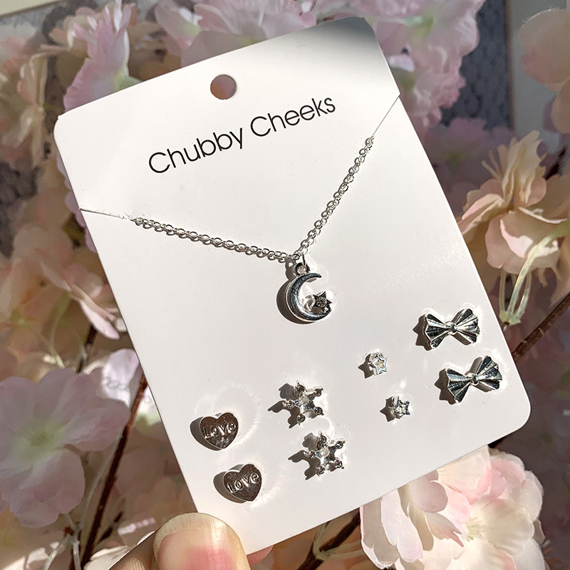 Korean version four-leaf clover pearl heart-shaped necklace for women, Weekly earrings, collarbone chain set jewelry chain 5687 Application Scenario