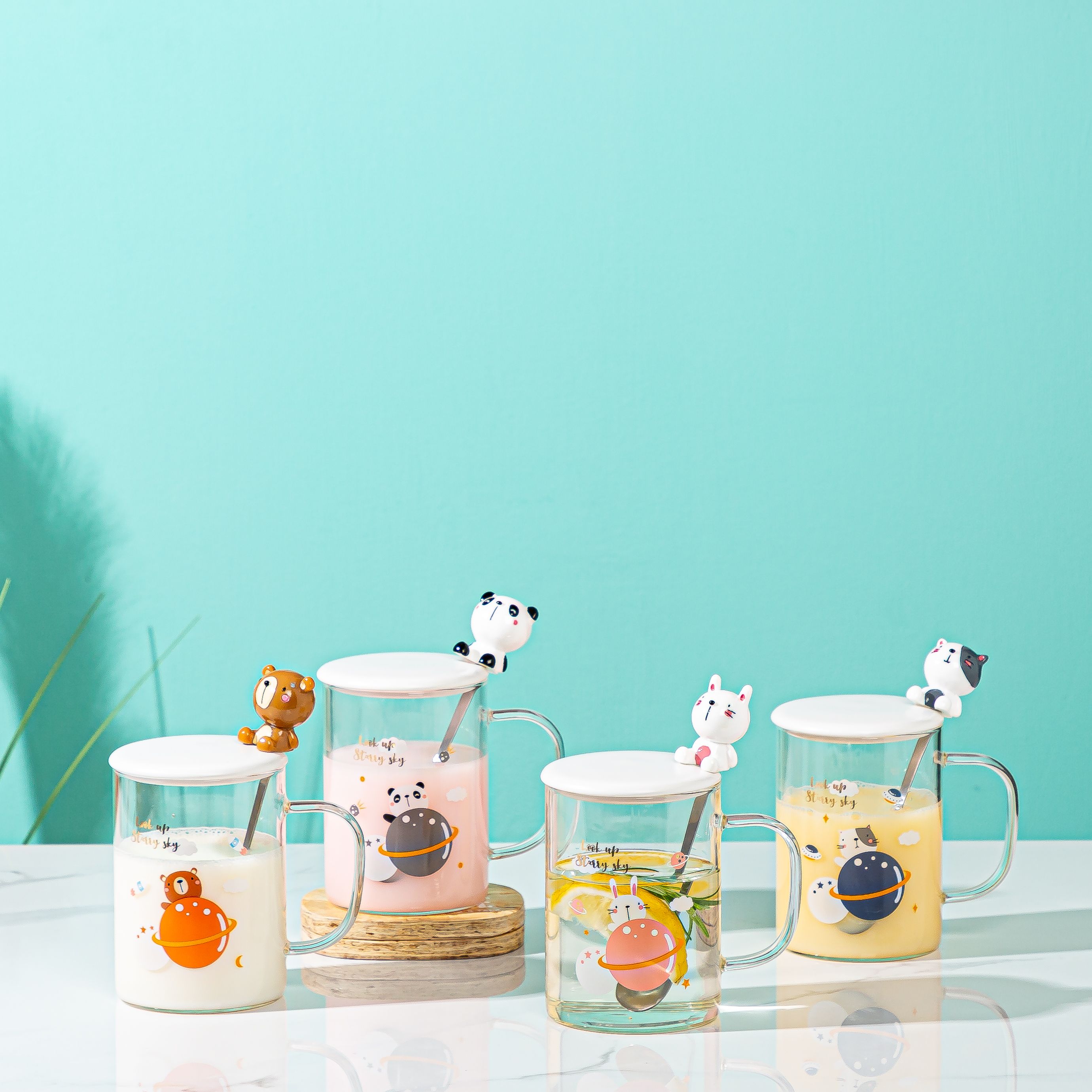 Creative cartoon glass cups with covered spoons, planet cups, cute boy and girl student coffee cups, household breakfast transparent cups, Zhuoqia 074