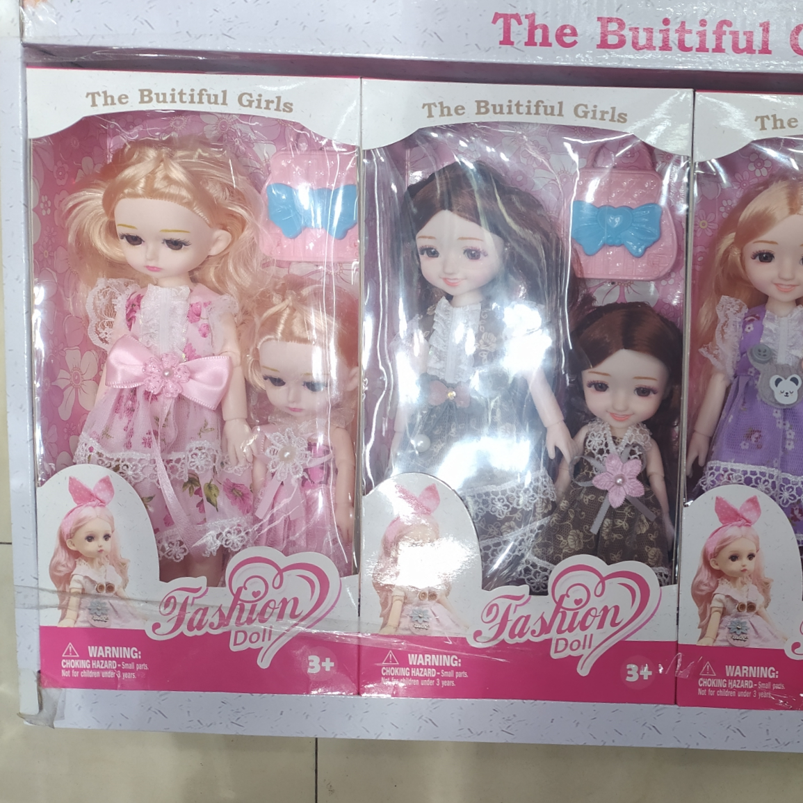A deep mother-daughter affection doll
