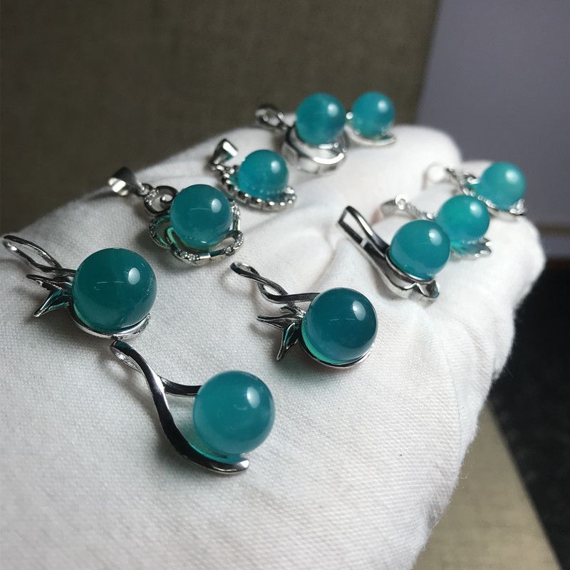 Bright crystal jewelry, natural ice type Tianhe stone necklace, set in international standard 925 sterling silver Specification image