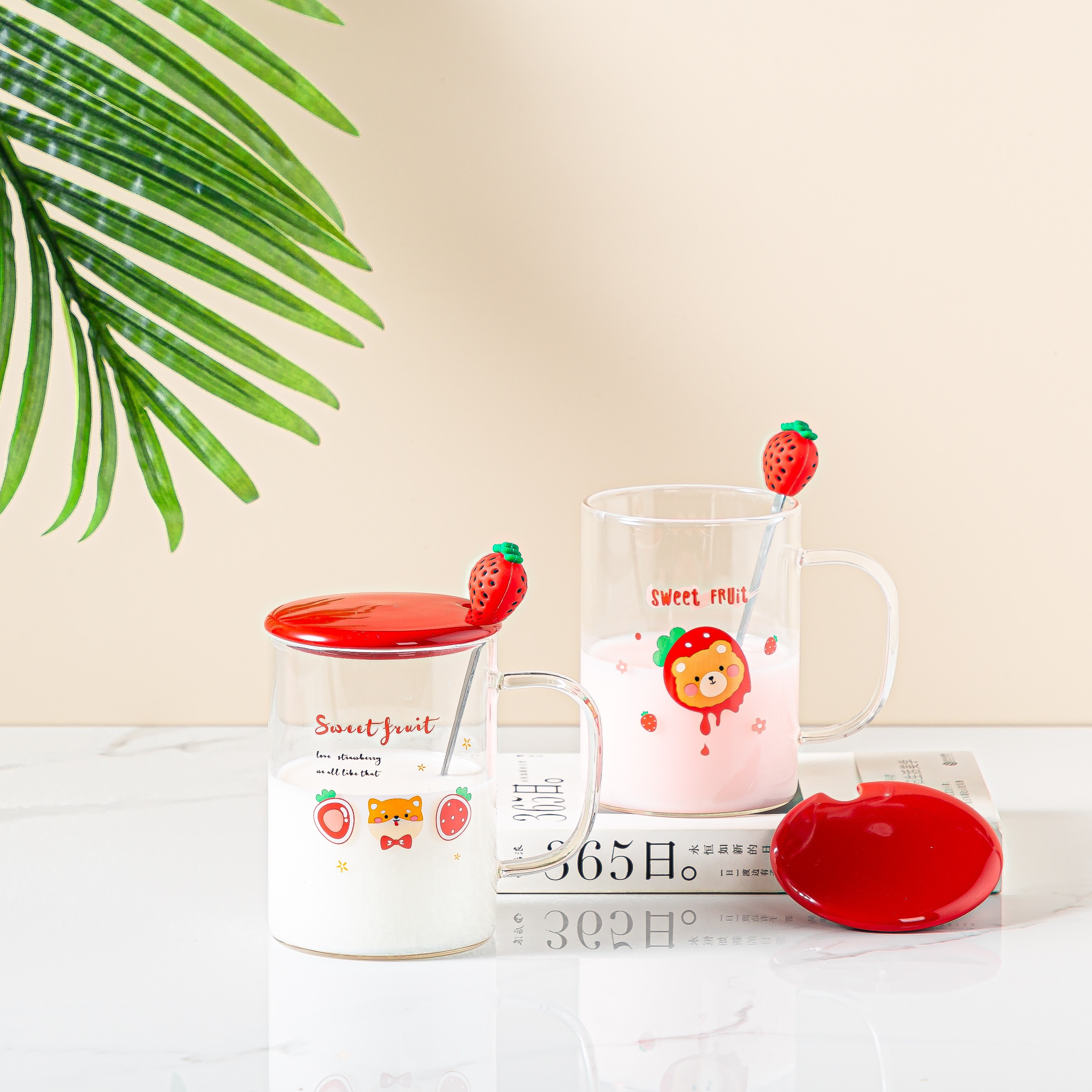 New InS-style cute glass cup, cartoon strawberry transparent water cup, home beverage coffee cup, covered spoon, Zhuoqia 034 detail image 8