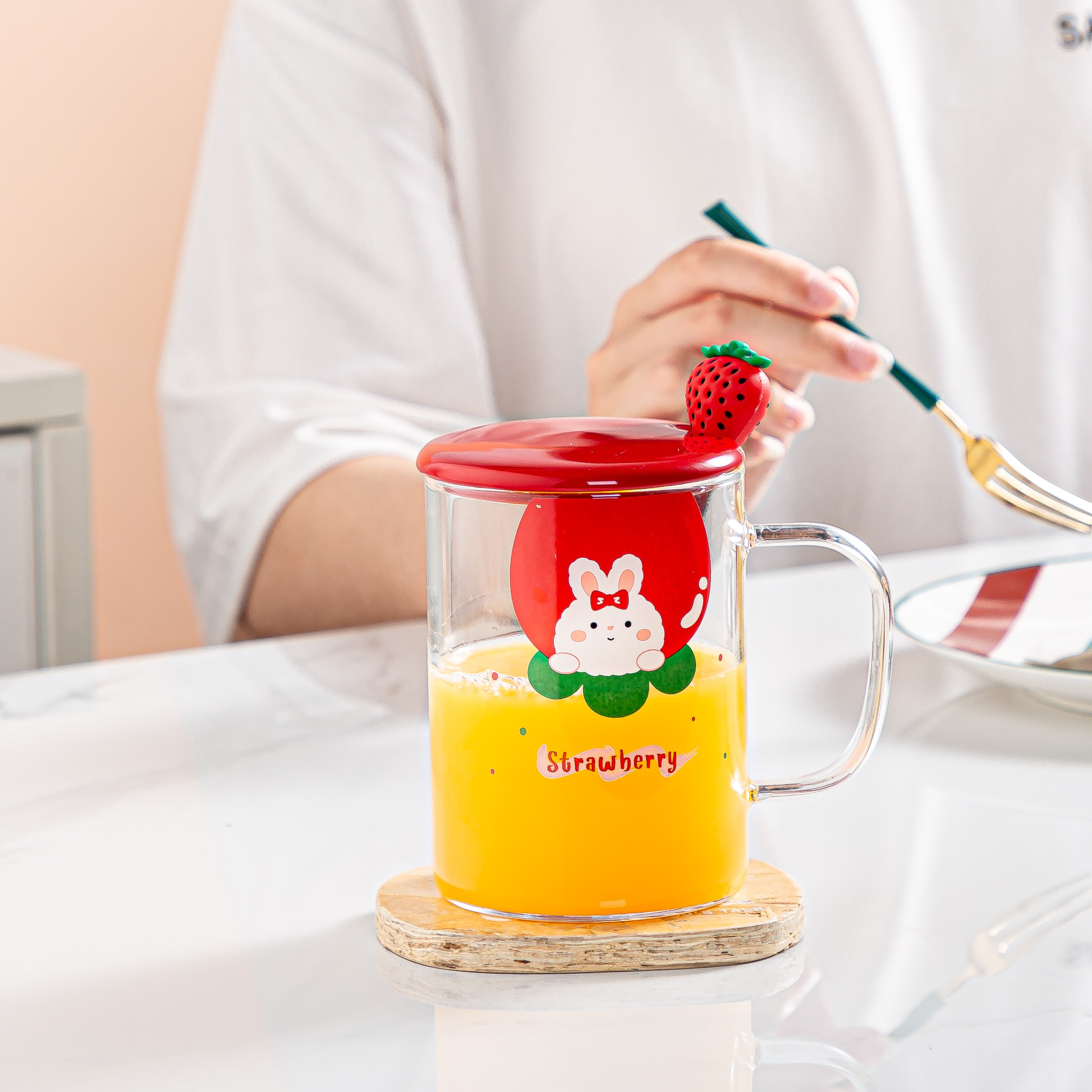 New InS-style cute glass cup, cartoon strawberry transparent water cup, home beverage coffee cup, covered spoon, Zhuoqia 034 detail image 5