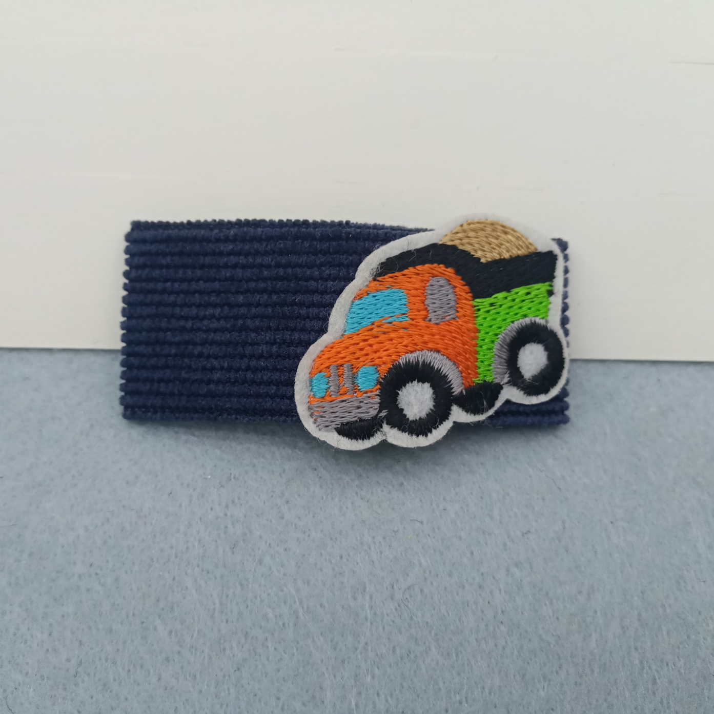 桔色小汽车灯芯绒夹