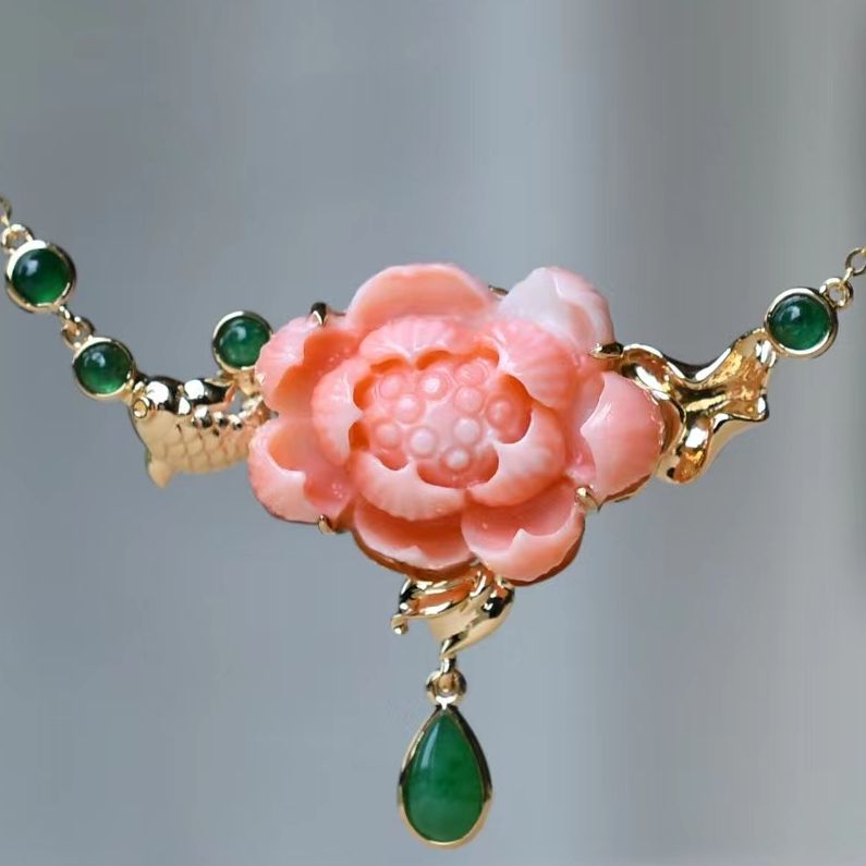 天然莫莫精品莲花吊坠锁骨链 18k金+祖母绿+A货翡翠镶嵌