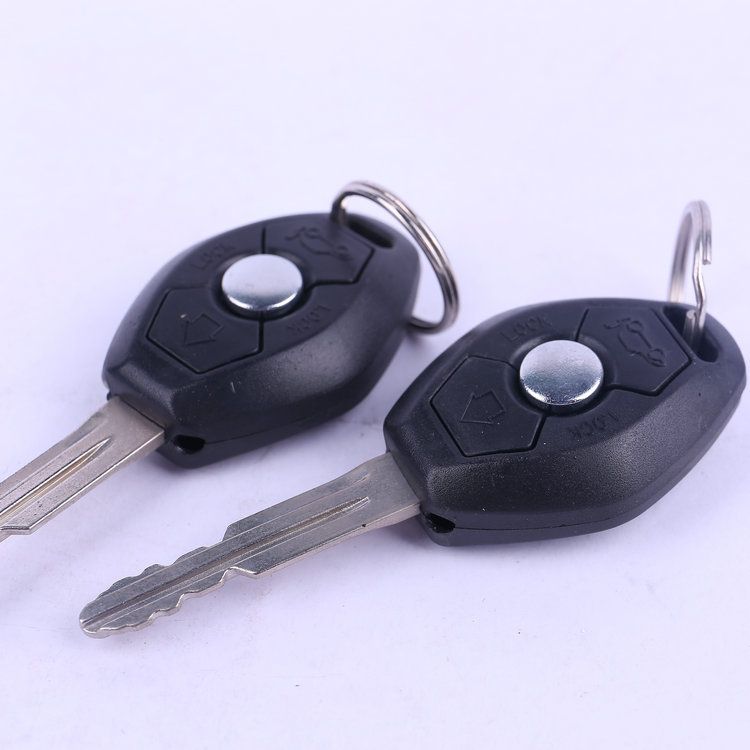 愚人节触电整人玩具电人车钥匙整蛊玩具恶搞车钥匙三合一玩具