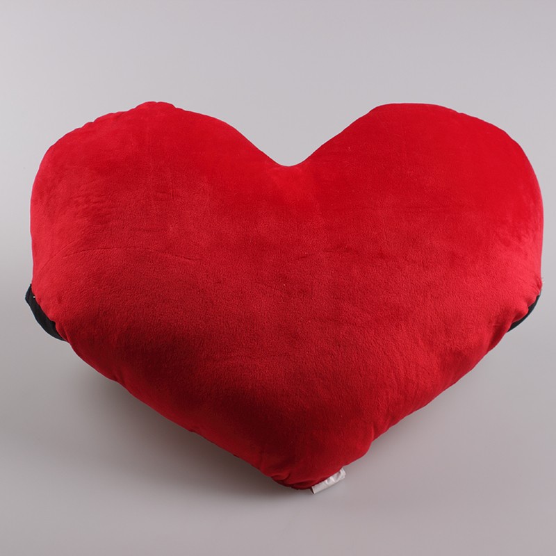 Plush heart-shaped cushions of various sizes detail image 5
