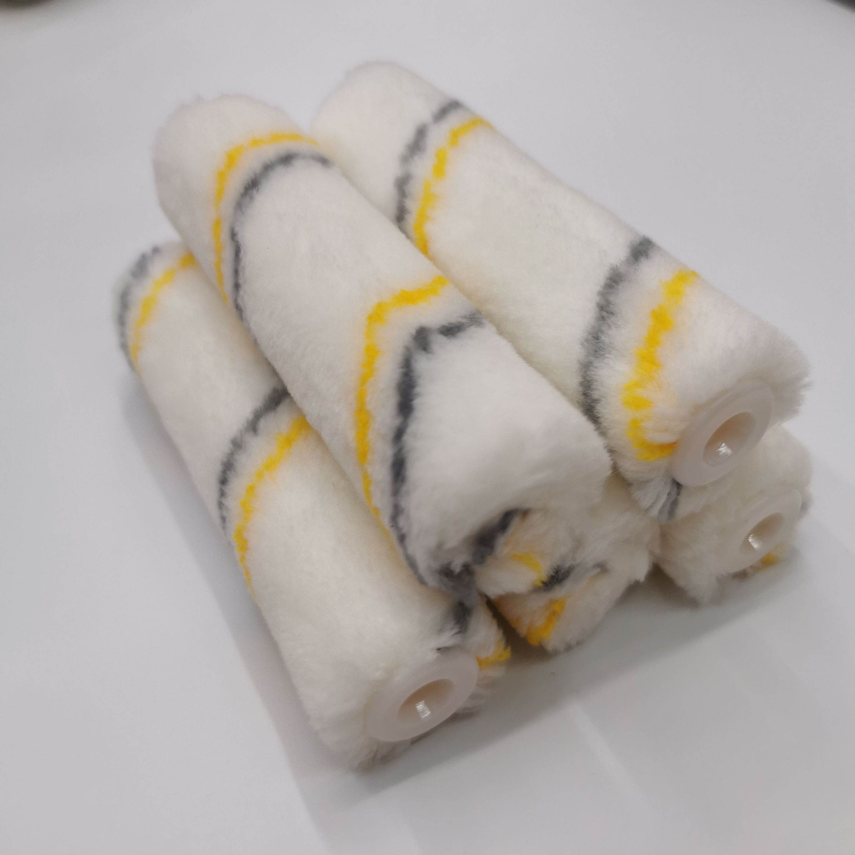 High-end 4-inch thumb small bristle sleeve roller brush, mini roller brush, wall painting tool, painting floor yellow and gray strips Application Scenario