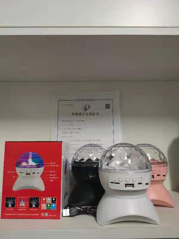 七彩灯蓝牙音箱 户外广场舞音响 炫彩迷你插卡音箱 爆闪水晶魔球详情图4