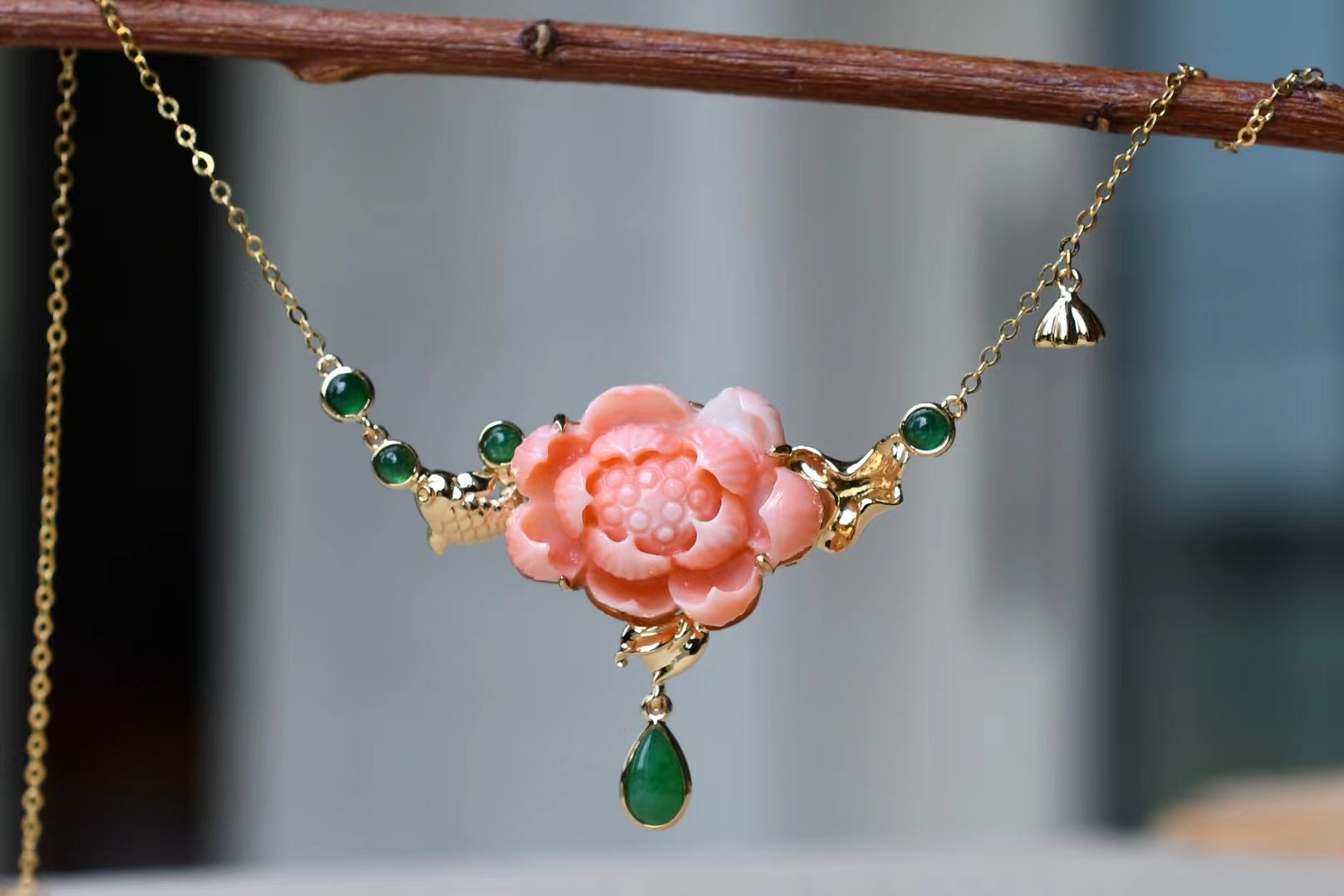 天然莫莫精品莲花吊坠锁骨链 18k金+祖母绿+A货翡翠镶嵌详情图1