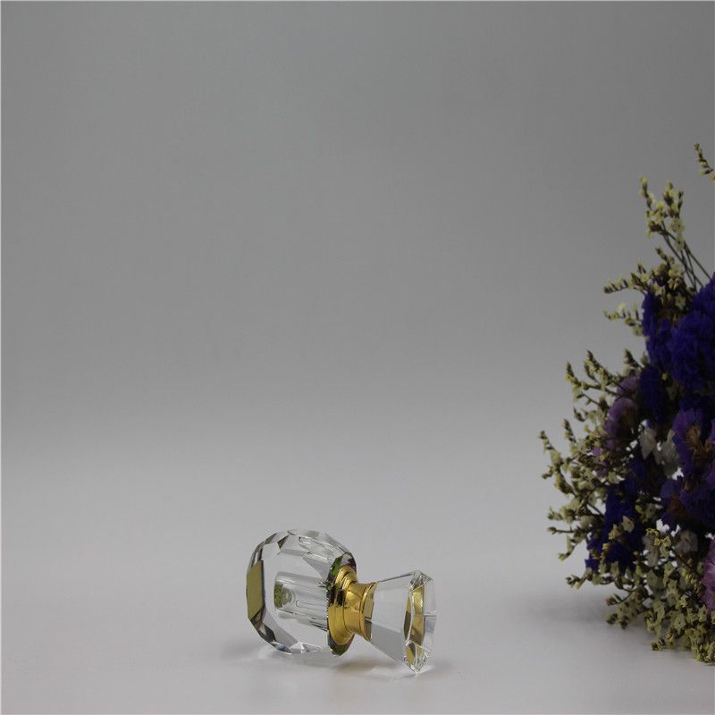 European-style exquisite crystal perfume bottle, small creative transparent perfume, essential oil bottle, nail polish portioning bottle details Picture