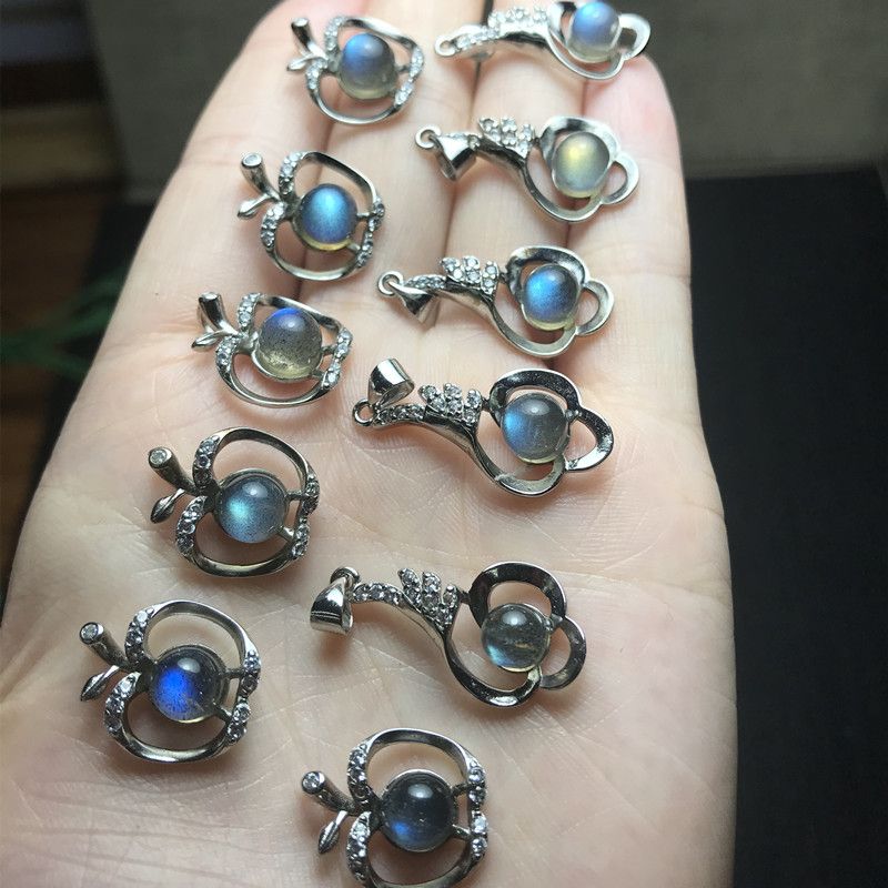 The exquisite natural grey moonlight pendant of the bright crystal jewelry is set in international standard 925 sterling silver, with each piece shining brightly, smooth and delicate details Picture