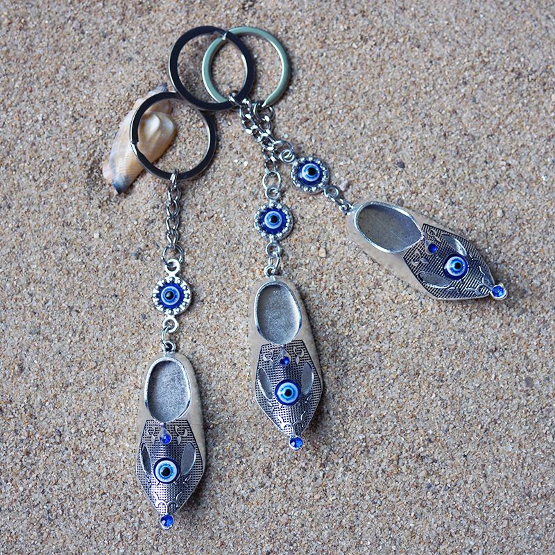 Foreign trade Greek and Turkish blue eye jewelry, evil eye metal shoe pendants, Devil's eye keychains Application Scenario