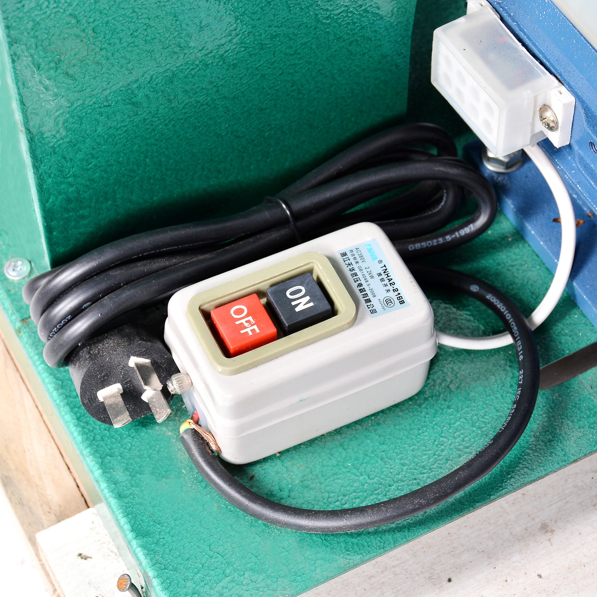 The purchase of the 380-type glue machine, gluing machine, brushing machine, water glue machine, white glue machine, surface paper, and glue application modification is a commercial trade activity pic 6
