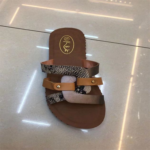 拖鞋女夏外穿时尚国潮厚底金属链扣露趾平底ins潮网红凉拖1006