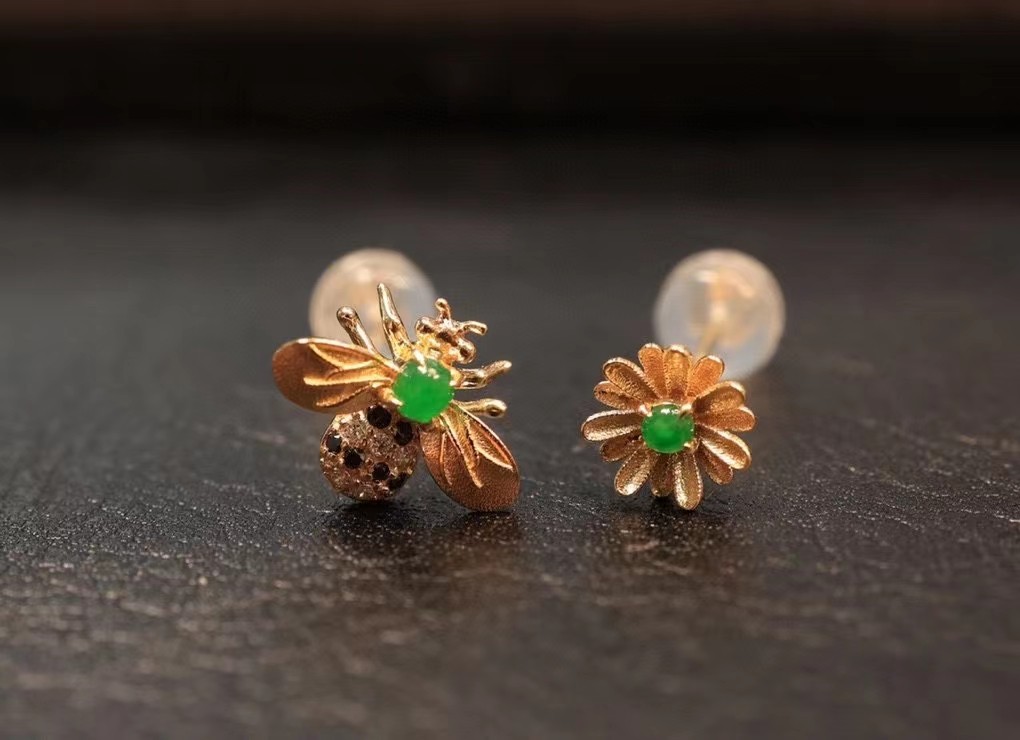 18k金精工镶嵌天然翡翠 钻石耳钉 A.B款设计 佩戴超有范详情图2