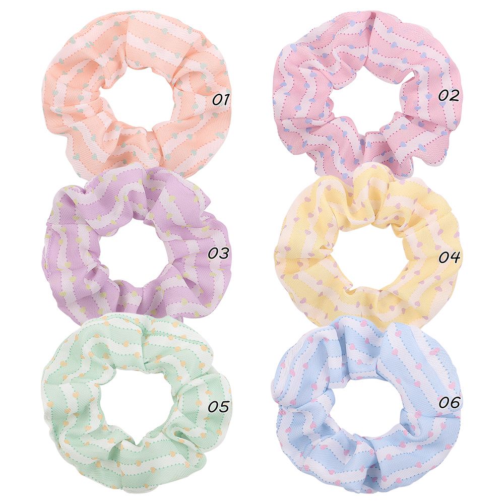 Heart-shaped horizontal hair loops