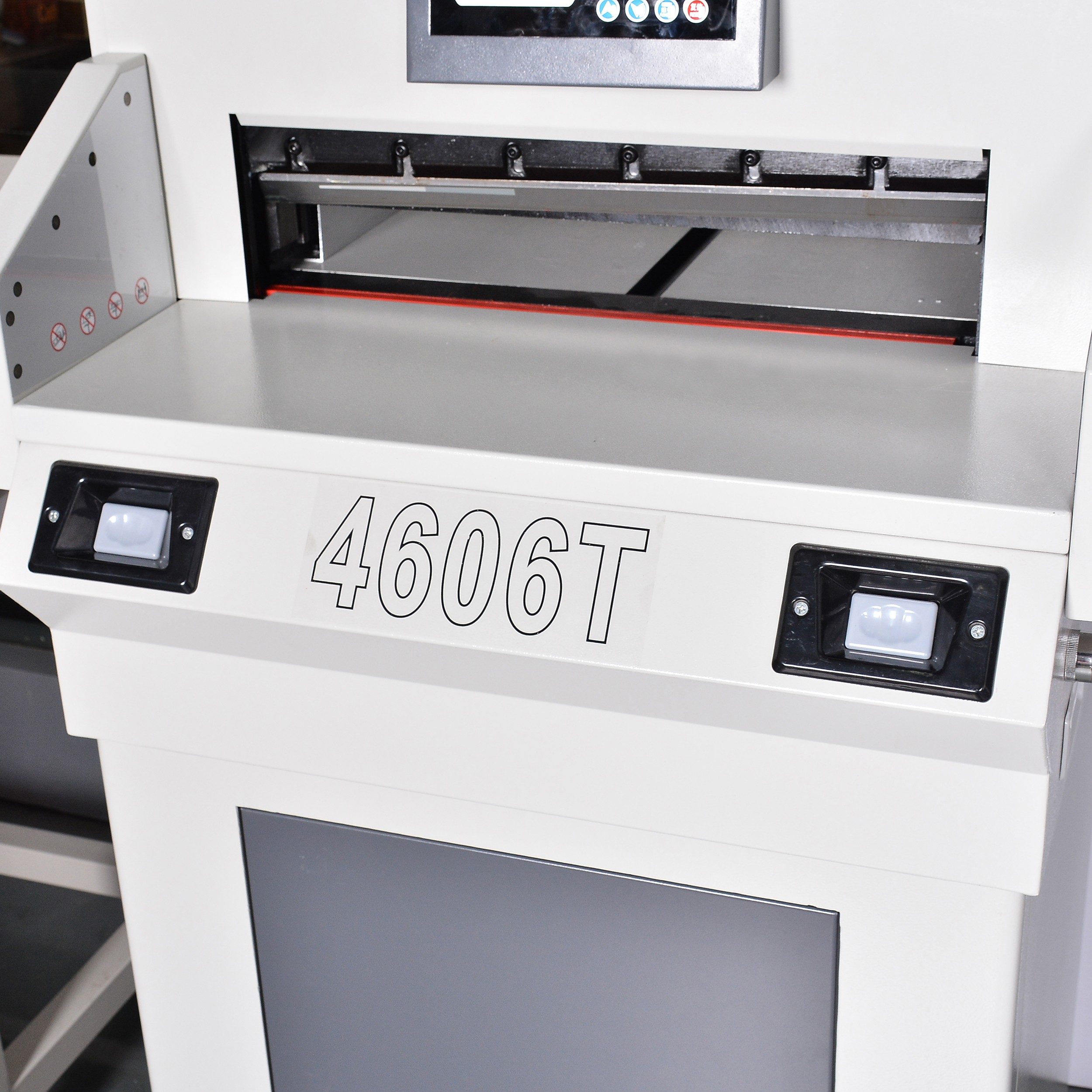 4606 type electric programmable paper cutting machine, heavy-duty computer programmable paper cutting machine, CNC paper cutting machine, fully automatic paper cutting machine pic 2
