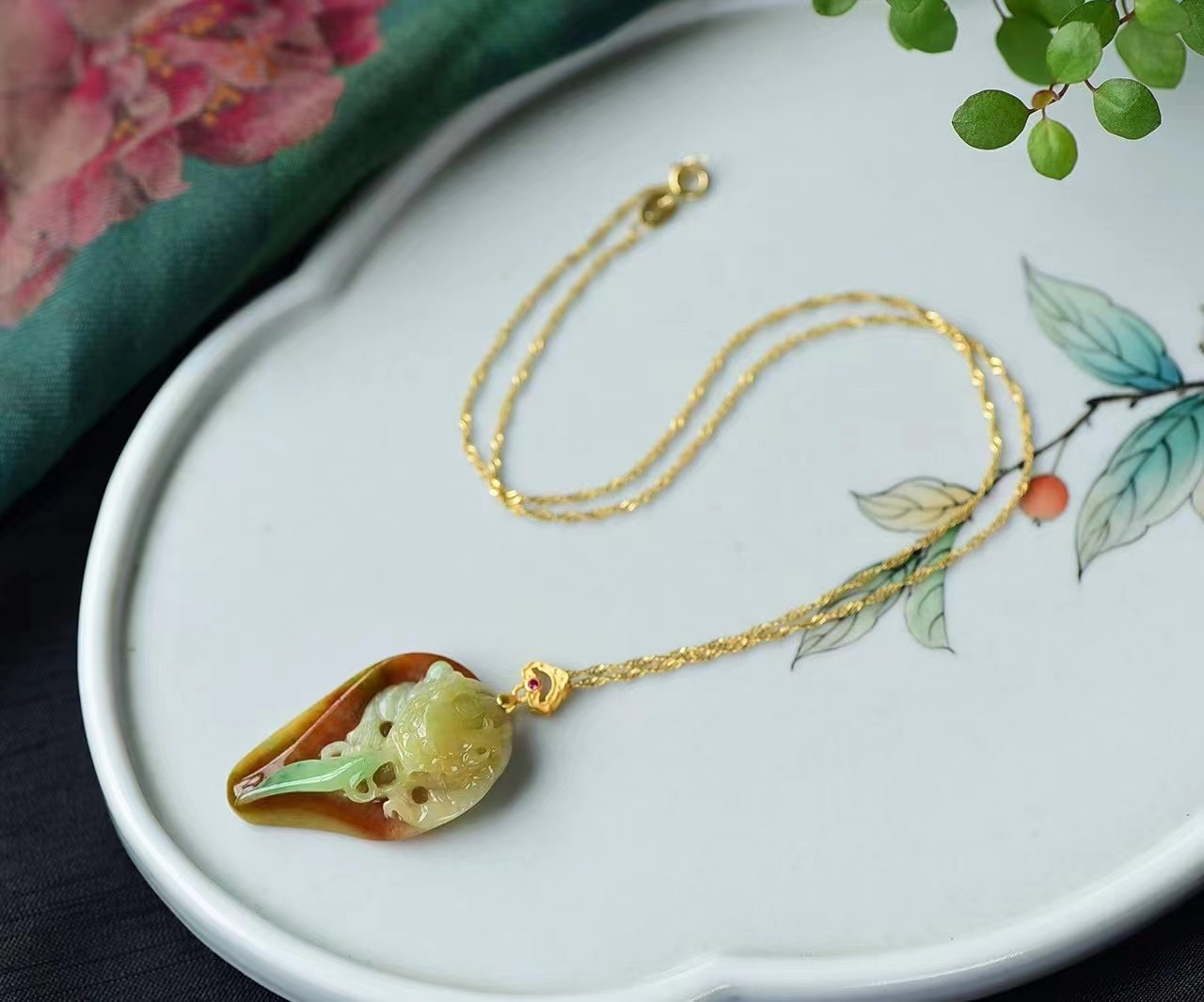 特色巧雕A货翡翠雕刻龙头锁骨坠 立体雕刻 霸气十足 细润油润料详情图2