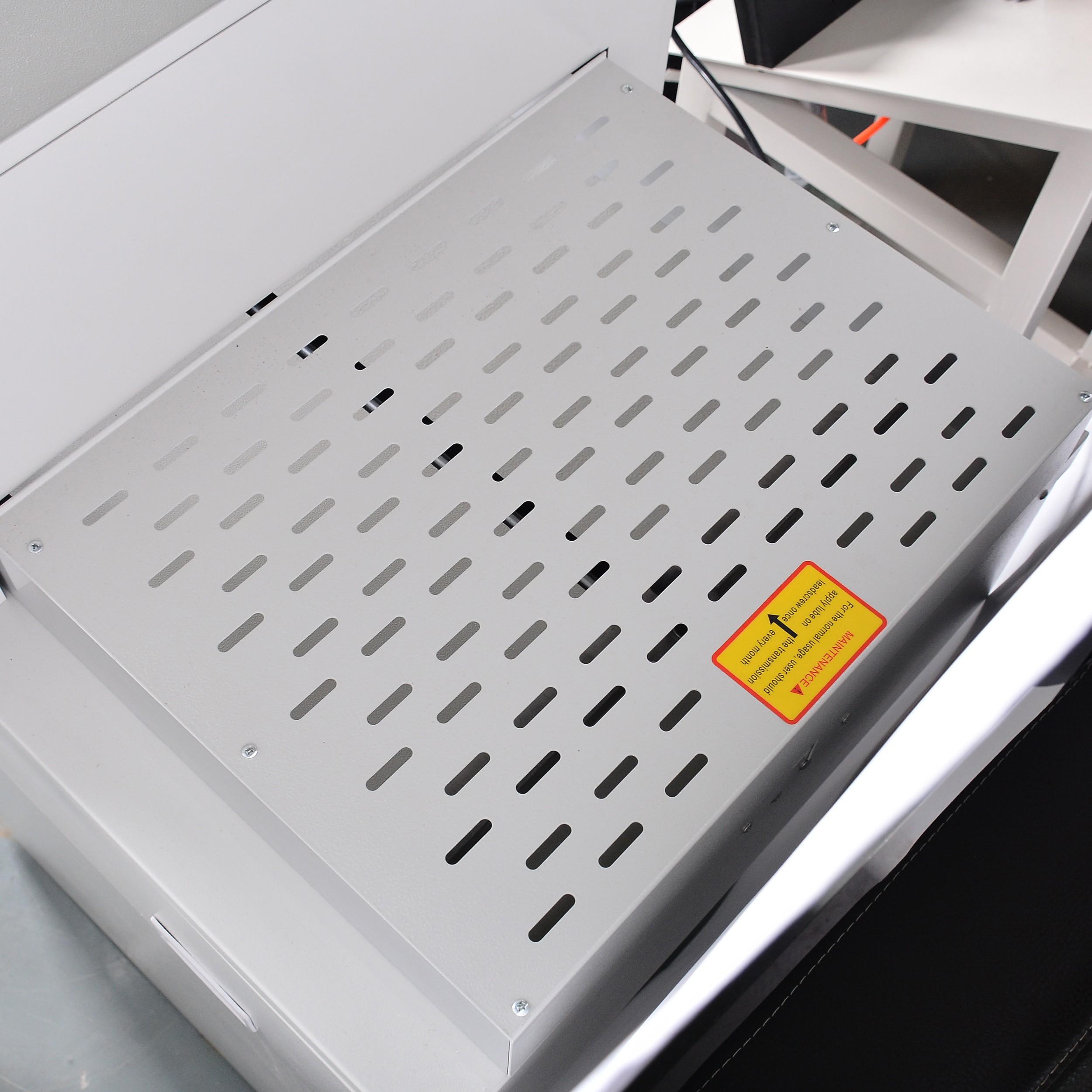 4606 type electric programmable paper cutting machine, heavy-duty computer programmable paper cutting machine, CNC paper cutting machine, fully automatic paper cutting machine pic 3