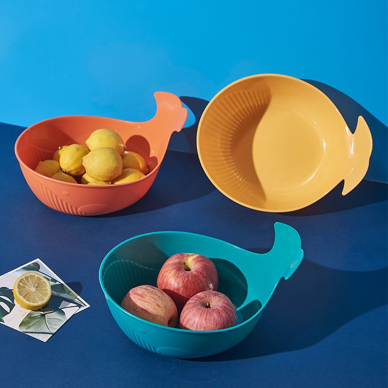 Wholesale plastic creative whale fruit plates, living room and home draining storage plates, sugar-free dried fruit plates in stock full figure