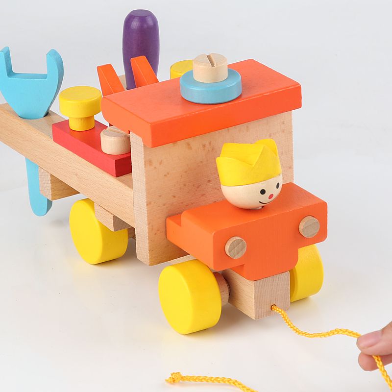 The seven-color nut car toy is rich in color and highly entertaining. It can exercise babies' unlocking ability, matching game, visual ability, logical thinking ability, and early education enlightenment training. It is a parent-child game Item Picture
