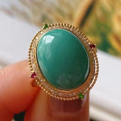 天然原矿绿松石戒指 高瓷玉化翡翠绿色 上手超美 18k金镶嵌 伴钻镶图