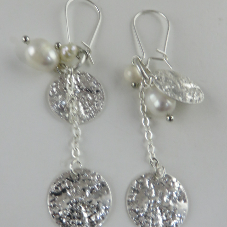 European and American fashion trend frontline simple modern elegant popular new earrings a17
