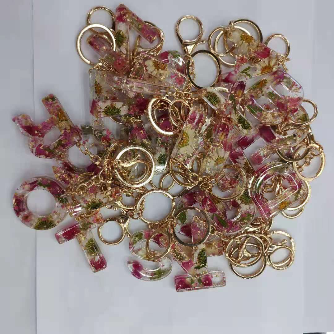 Letter keychains, Amazon cross-border bestsellers, a variety of real flower crystal resin resin creative keychains, letter resin customization details Picture