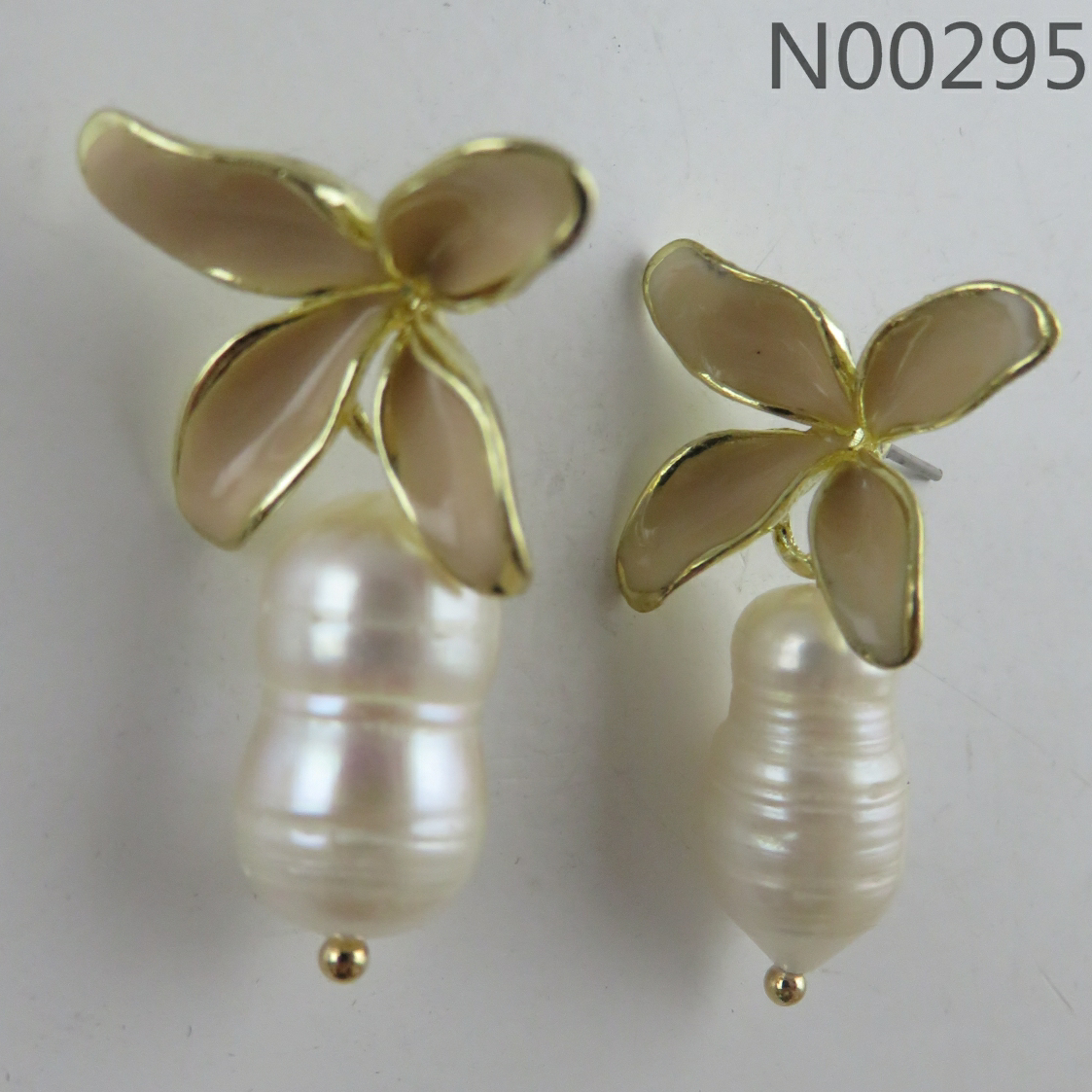 European and American fashion trend frontline simple modern elegant popular new earrings a12